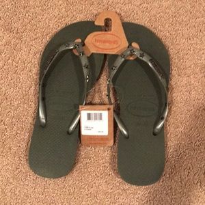 NWT Havaianas Army Green Flip Flops Size 7/8W